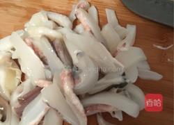 鱿鱼炒韭菜花的做法图解1
