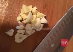 鱿鱼炒韭菜花的做法图解3