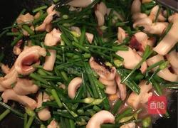 鱿鱼炒韭菜花的做法图解6