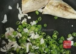 杭椒煎鲭鱼的做法图解2