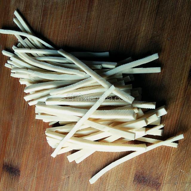 香干切成细丝