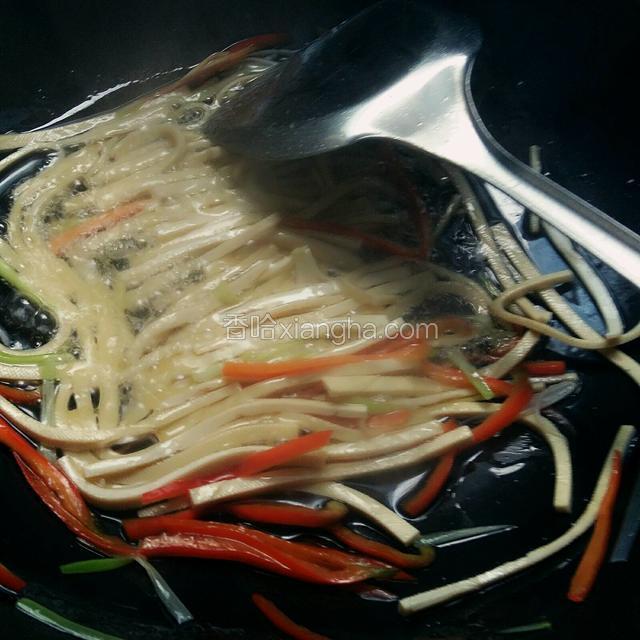 炒至香干丝变软
