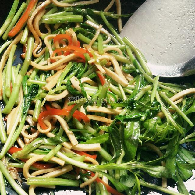 加少许味精，翻匀即可
