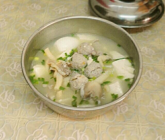 袖珍菇豆腐肉丸汤