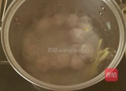 袖珍菇豆腐肉丸汤的做法图解3