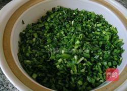 韭菜鸡蛋虾皮饺子的做法图解5