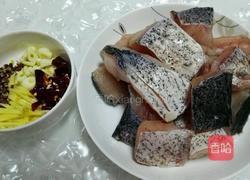 干煸椒盐鱼块的做法图解1