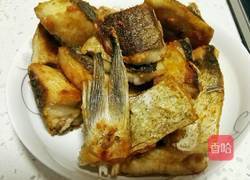 干煸椒盐鱼块的做法图解7