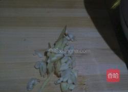 酸菜炒五花肉的做法图解2