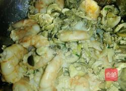 虾仁菌菇滑蛋的做法图解7