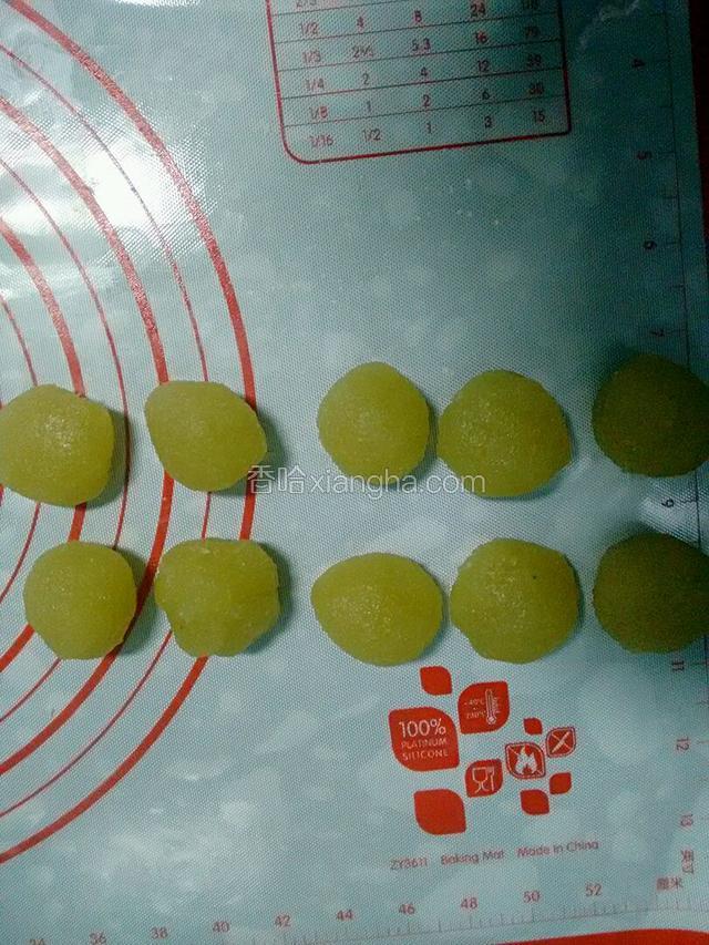 将馅料分成10份