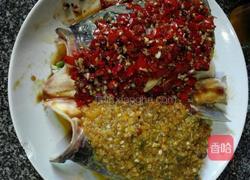 双色剁椒鱼头的做法图解2