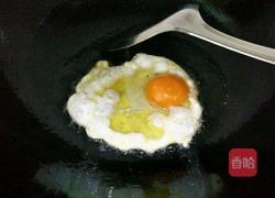 荷包蛋鲫鱼汤的做法图解4
