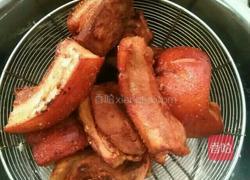 红烧扣肉焖笋干的做法图解3