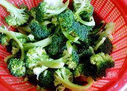 蒜香西蓝花的做法图解2