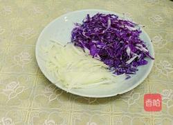 麻酱拌紫甘蓝洋葱丝的做法图解2