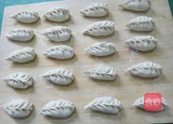 猪肉包心菜饺子的做法图解8