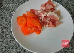 胡萝卜炒西兰花的做法图解3