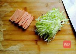 秘制酱汁炒面的做法图解1