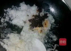 Illustration of how to make mushroom and chicken fried rice 6