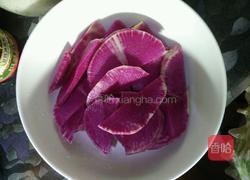 凉拌红心萝卜的做法图解1