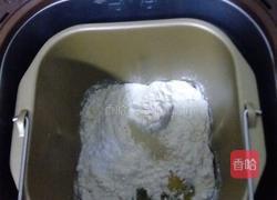 香肠培根披萨的做法图解1