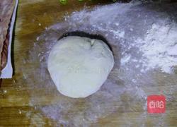 香肠培根披萨的做法图解3