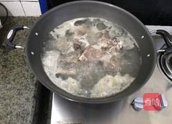青红萝卜铜骨汤的做法图解2