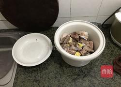 青红萝卜铜骨汤的做法图解4