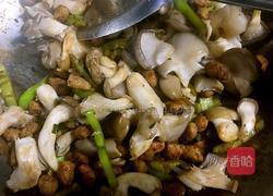 牛肉粒炒蘑菇的做法图解4