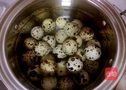 鹌鹑蛋红烧肉的做法图解1