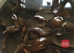 木耳鸡蛋汤的做法图解1
