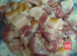 红烧肉炖土豆的做法图解1