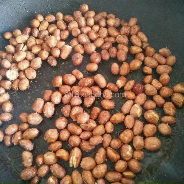 闻着好香呀，炒着均匀后出锅即可