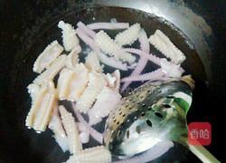 百合炒鲜鱿的做法图解3