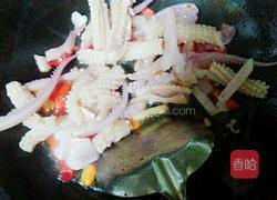 百合炒鲜鱿的做法图解7