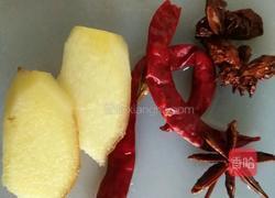 土豆炖鸡肉的做法图解3