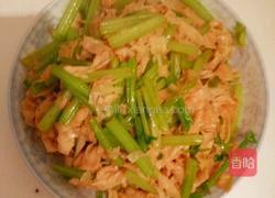 芹菜炒豆腐皮的做法图解4
