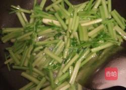 芹菜炒豆腐皮的做法图解2
