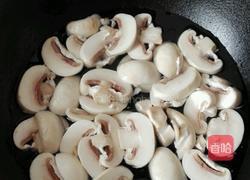 口蘑烧肉片的做法图解6