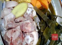 猪尾巴海带汤的做法图解2