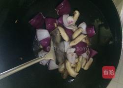 洋葱香菇炒鸡块。的做法图解7