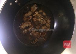 洋葱香菇炒鸡块。的做法图解11