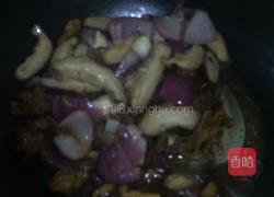 洋葱香菇炒鸡块。的做法图解12