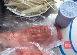 椒盐培根金针菇的做法图解1