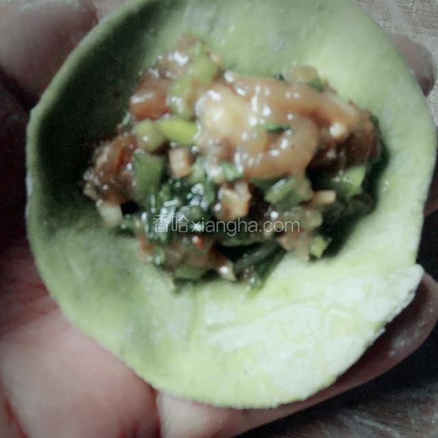 包上饺子馅。