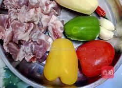 排骨土豆焖的做法图解1