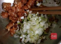 馄饨的制作的做法图解2