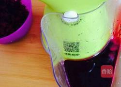 甜菜根面条的做法图解2