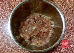 豌豆炒肉丁的做法图解2